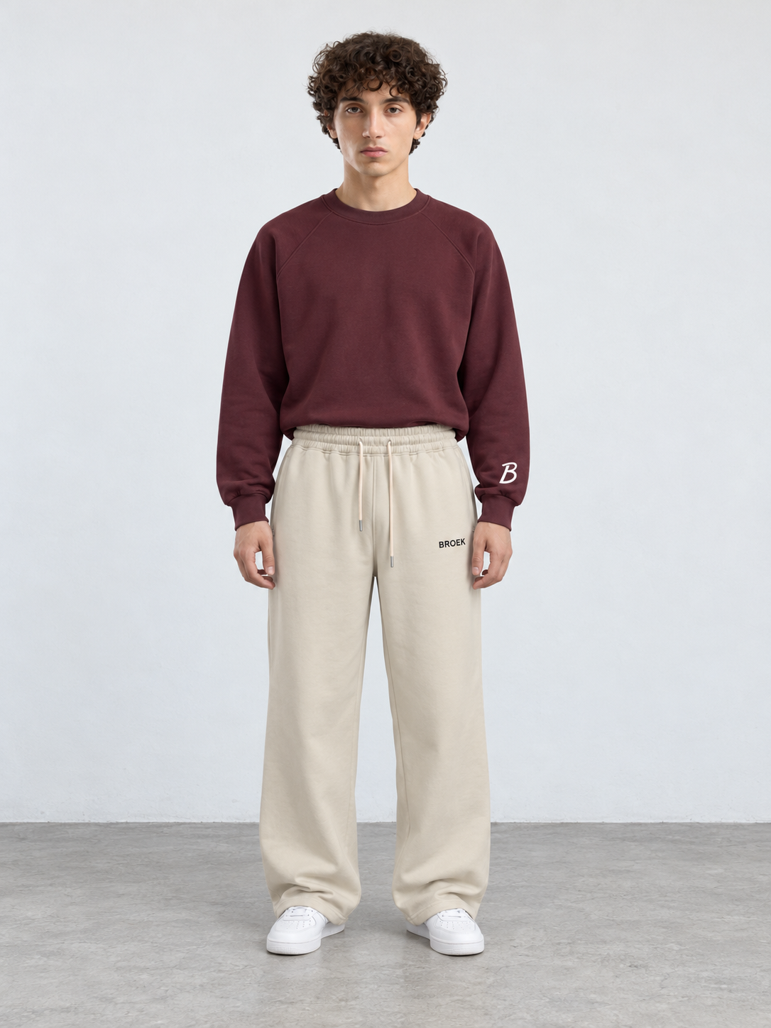 BROEK Relaxed Sweatpants – Beige — أوتفيت مشترك SET 05 — ولد