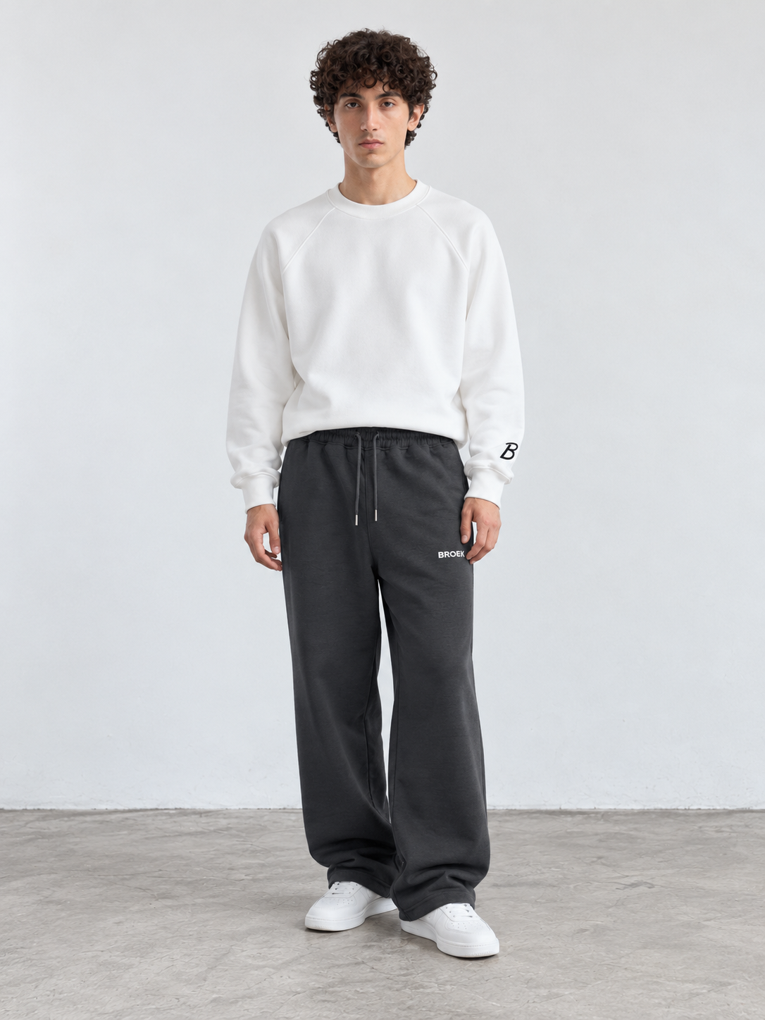 BROEK Relaxed Sweatpants – Smoked Grey — أوتفيت مشترك SET 08 — ولد