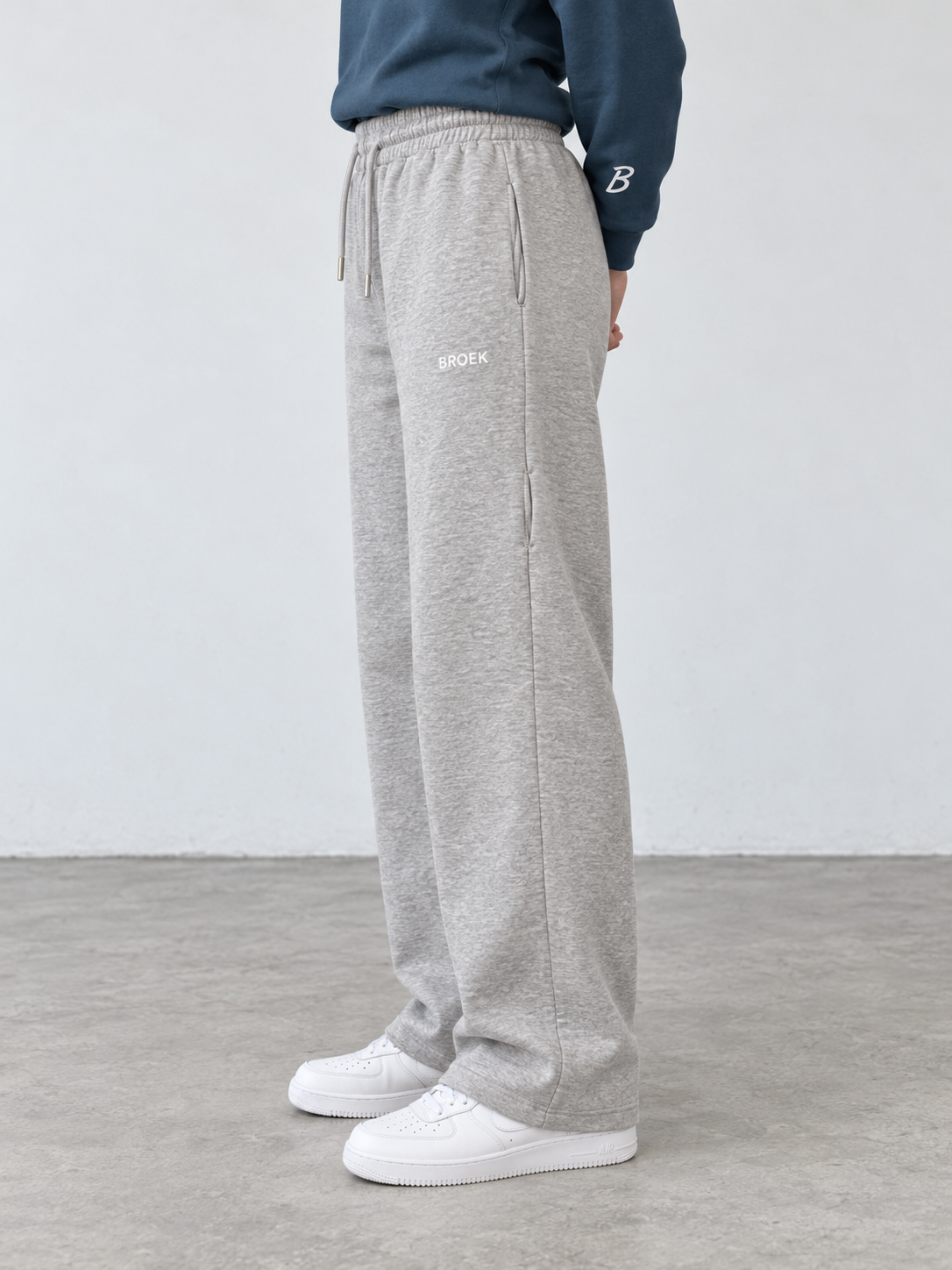 BROEK Relaxed Sweatpants – Grey Melange — جنب البنطلون — الرجلان ستريت