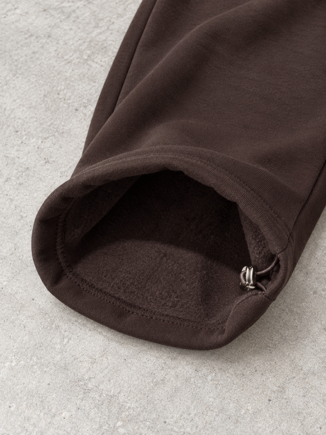 BROEK Relaxed Sweatpants – Brown — الفليس والبكبك من الداخل