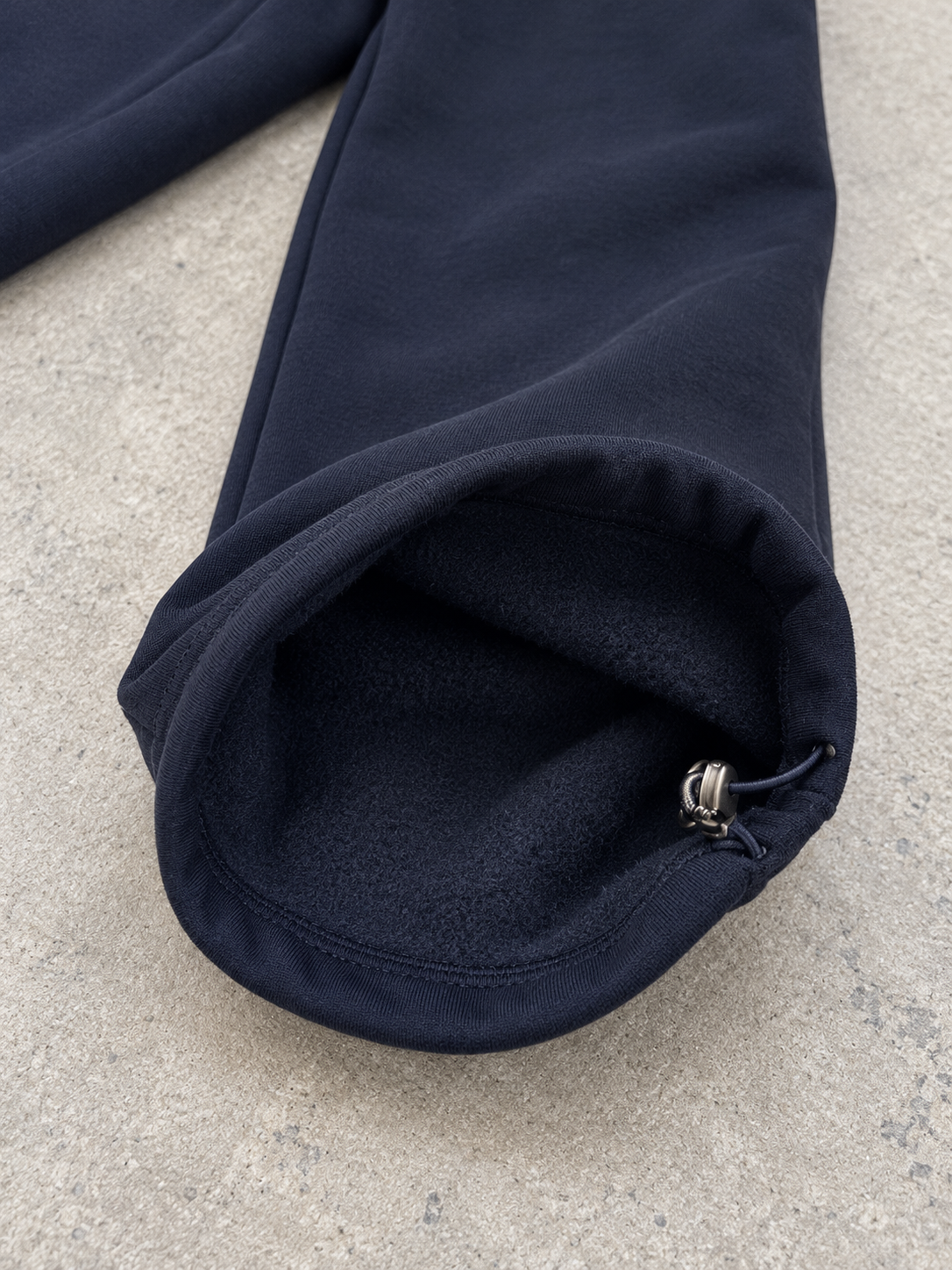 BROEK Relaxed Sweatpants – Navy — الفليس والبكبك من الداخل