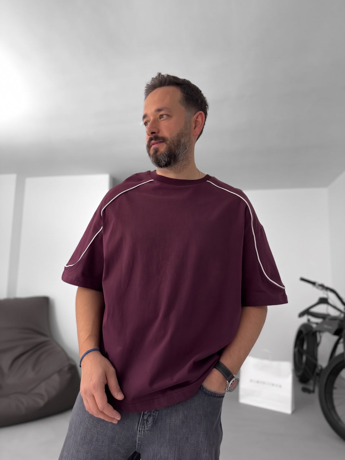 BROEK burgundy piped oversized T-shirt on model, showing the relaxed body and wide short sleeves.