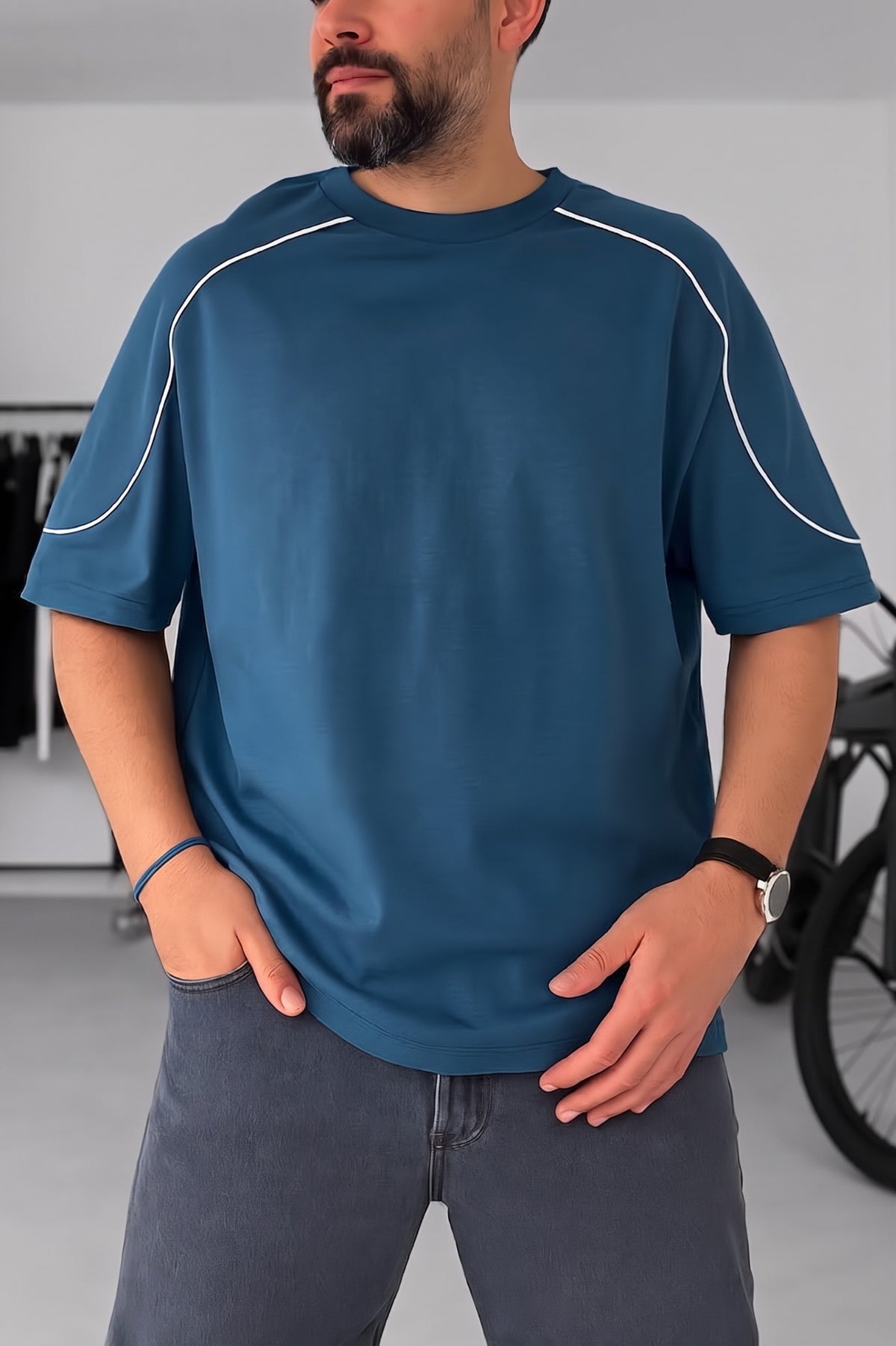 BROEK petrol blue oversized T-shirt with white contrast piping, front view on model.