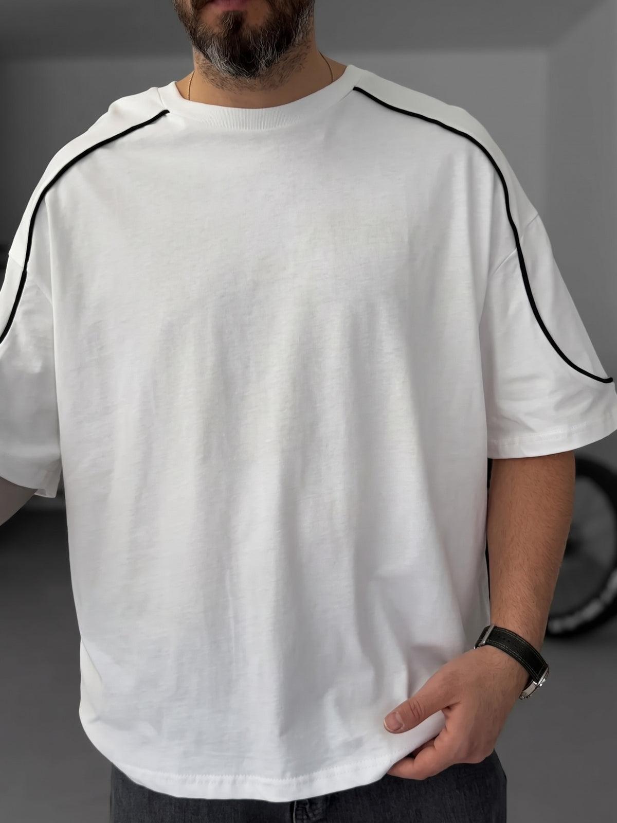 BROEK white piped oversized T-shirt, close-up of the plain front, crew neck and black piping.