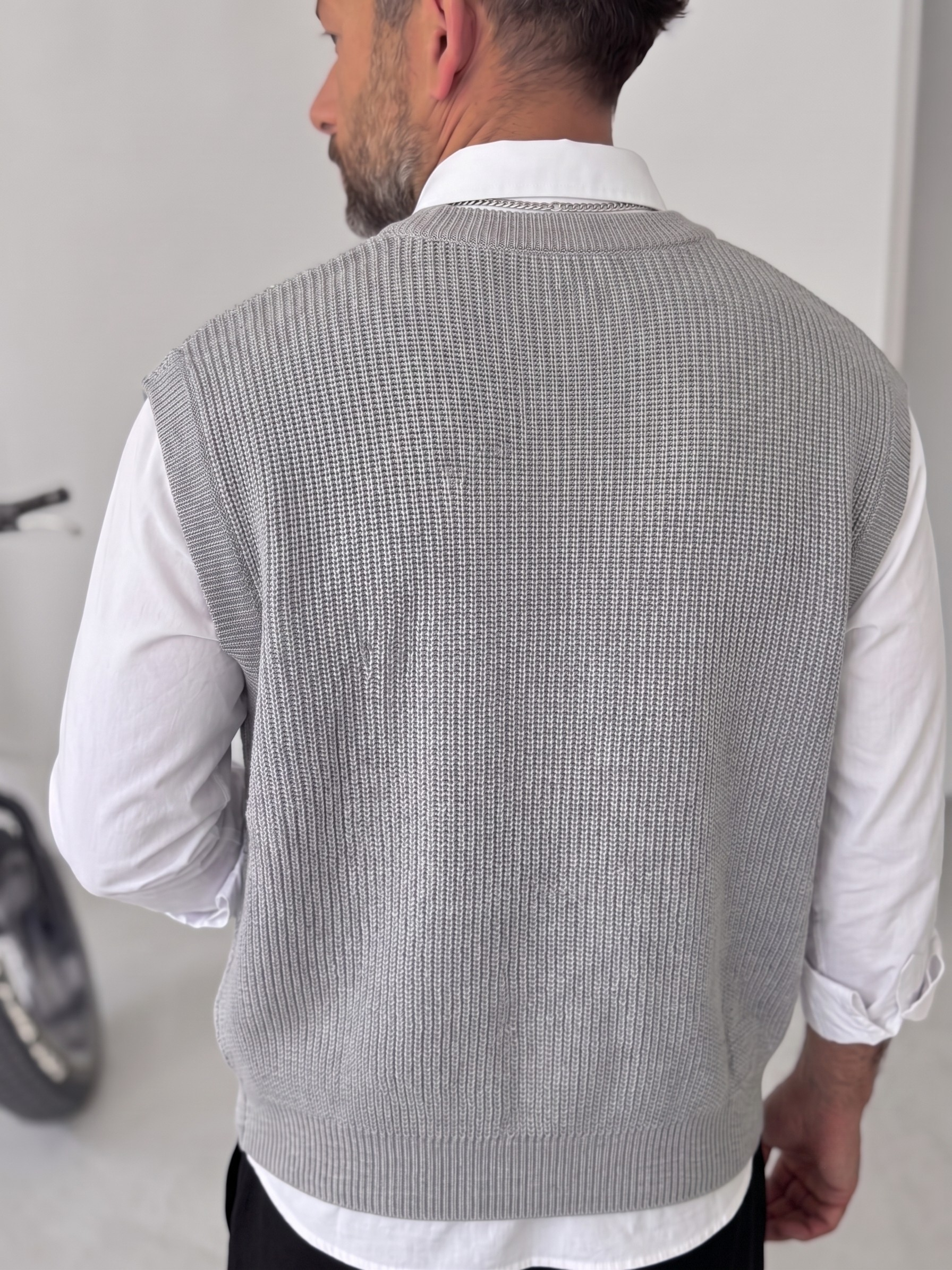 Grey Sleeveless Knit Vest – V-Neck