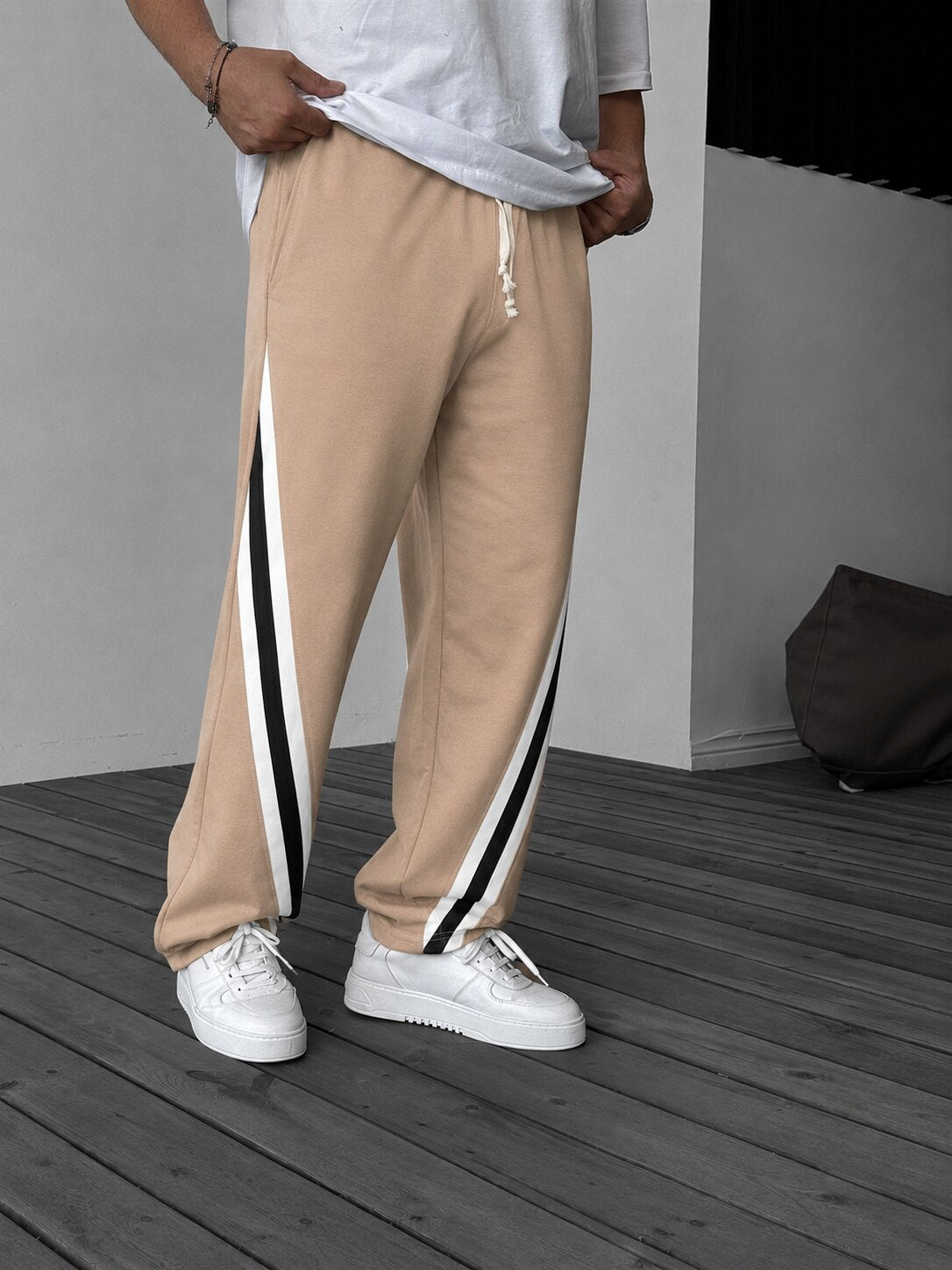 Contrast Stripe Relaxed Pants – Beige front view