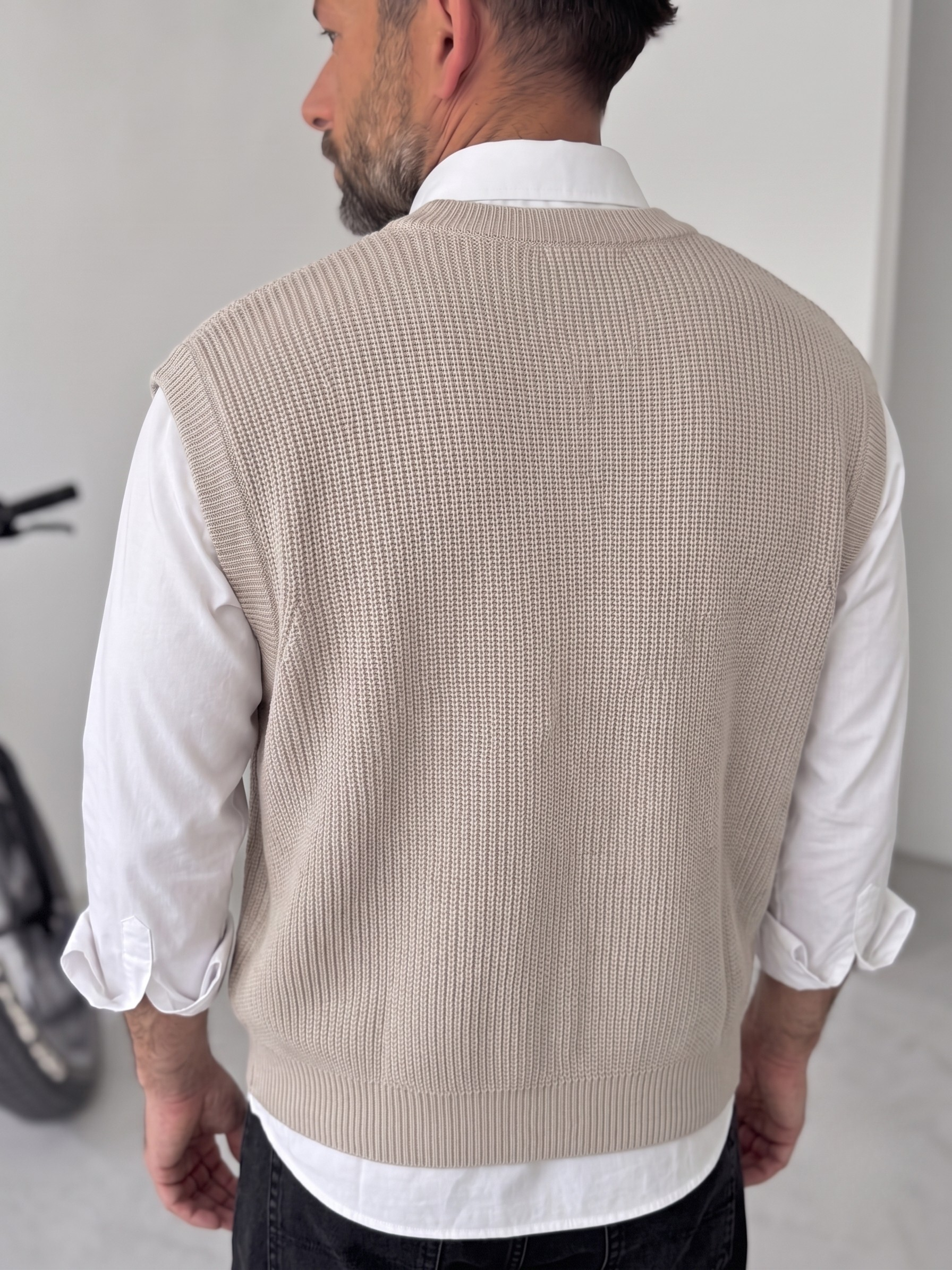 Beige Sleeveless Knit Vest – V-Neck