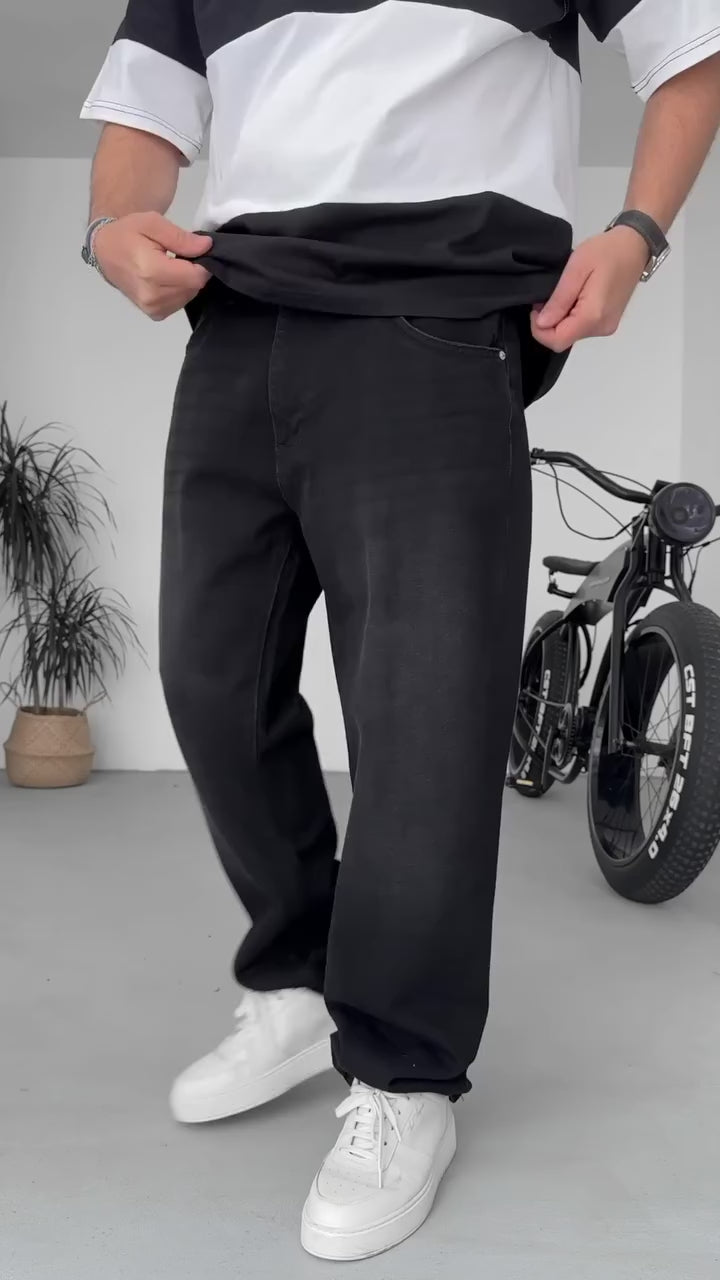 Black Relaxed Fit Denim Jeans - Premium Comfort