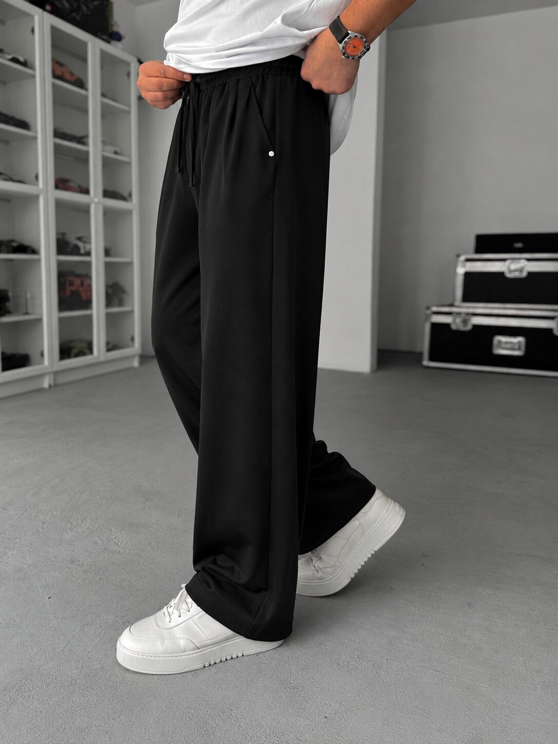 Soft Wide-Leg Pants – Black side view