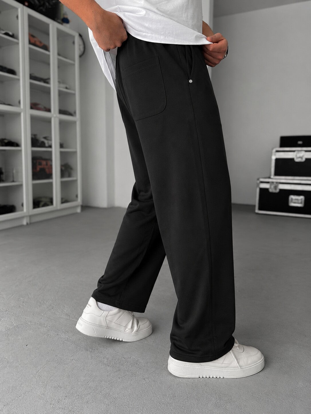 Soft Wide-Leg Pants – Black back and pocket detail
