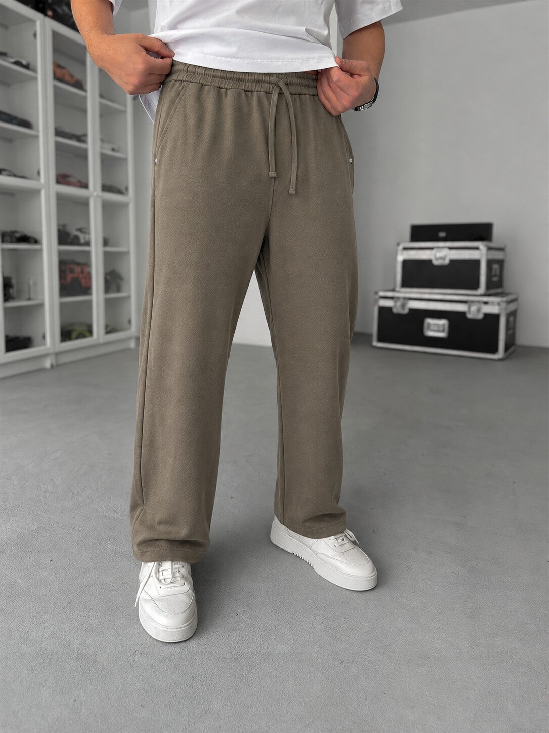 Soft Wide-Leg Pants – Taupe front view