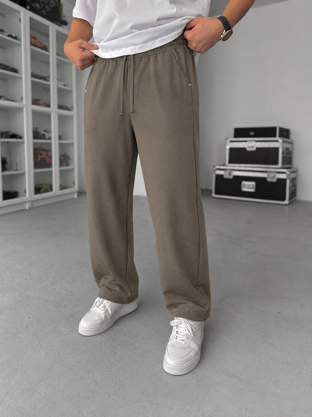 Soft Wide-Leg Pants – Taupe front angle
